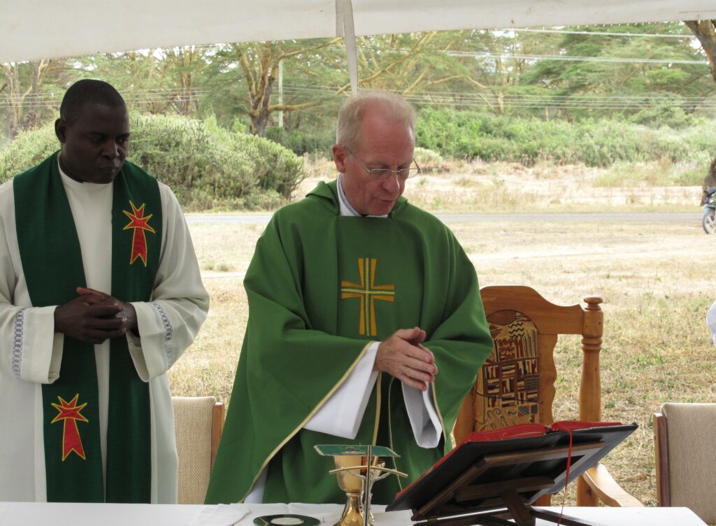 Fr Anthony Chantry MHM celebrating Mass in Kenya