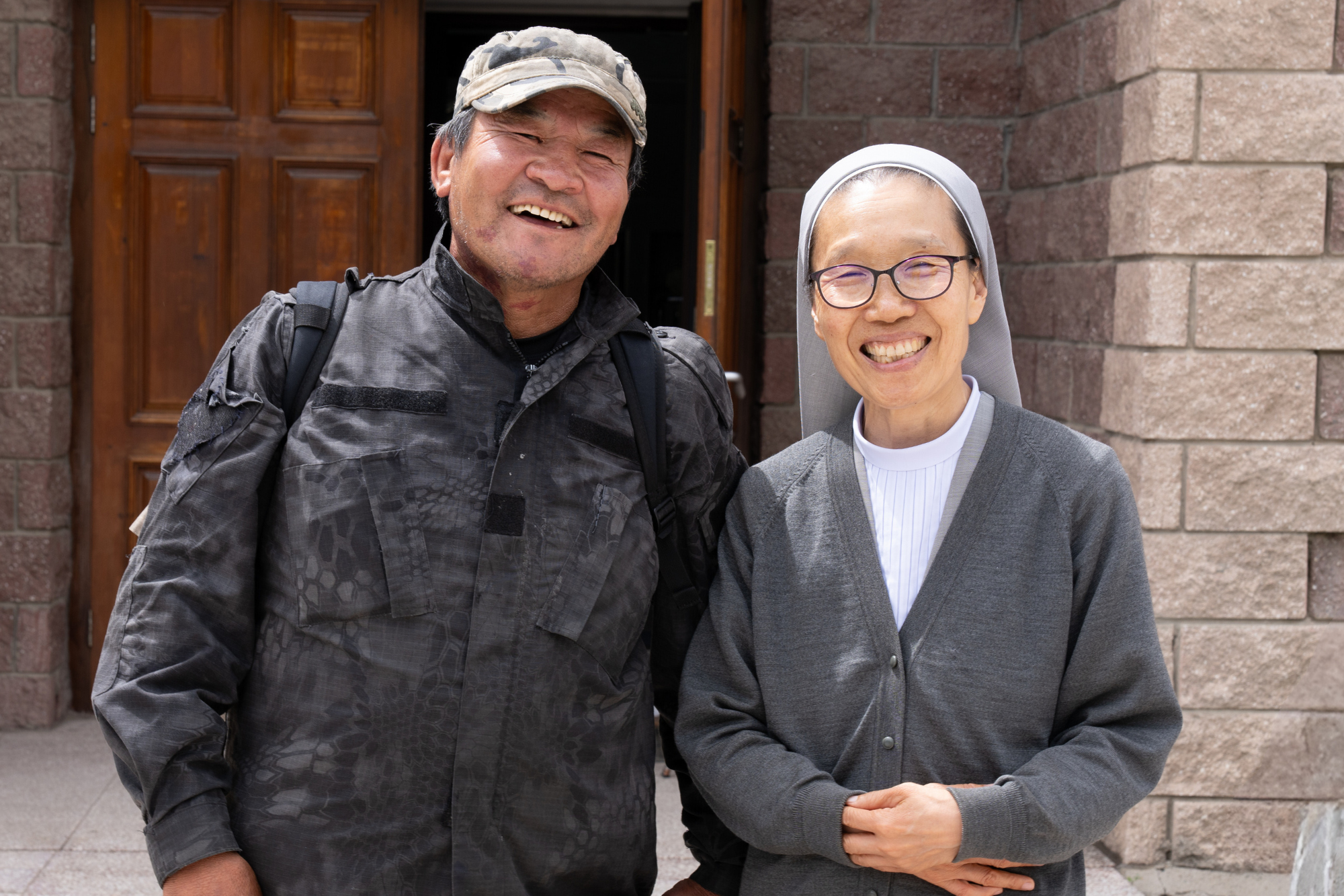 Inviting everyone to the banquet in Mongolia